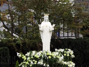 Beauraing, statue de la Vierge
